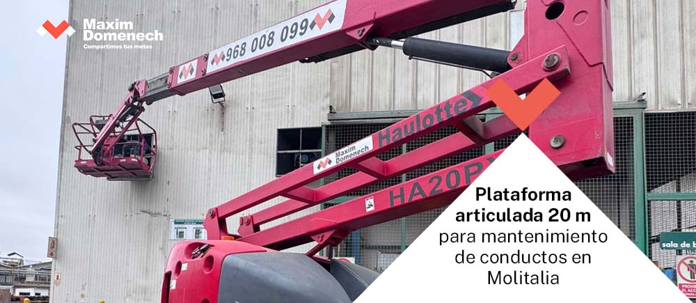plataforma articulada 20 m trabajando en el mantenimiento de conductos en Planta Molitalia